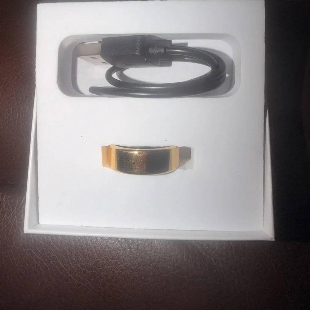 Smart Health Tracking Ring in Gold